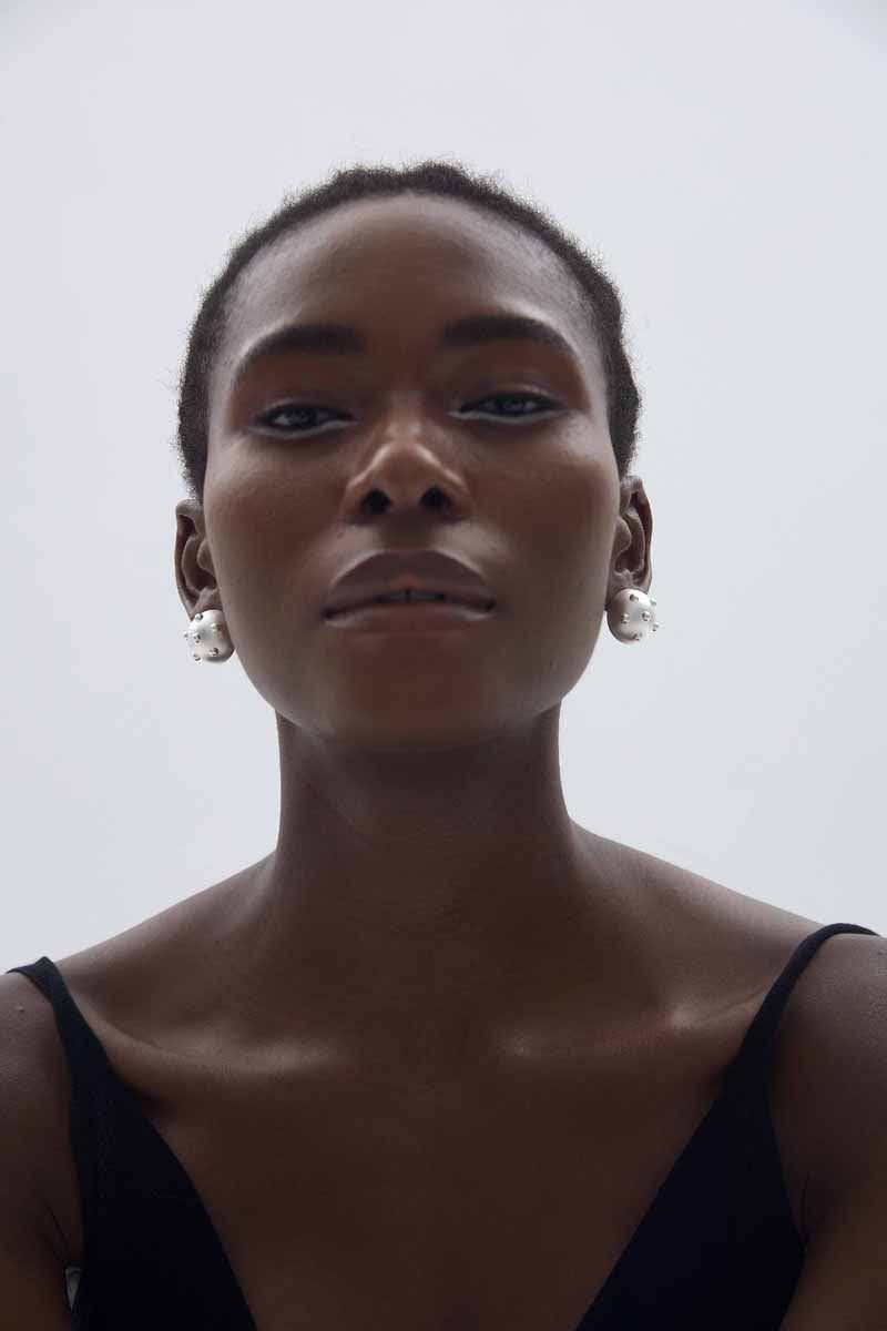 Melsery Black Style
Ball With Rivet Stud Earrings