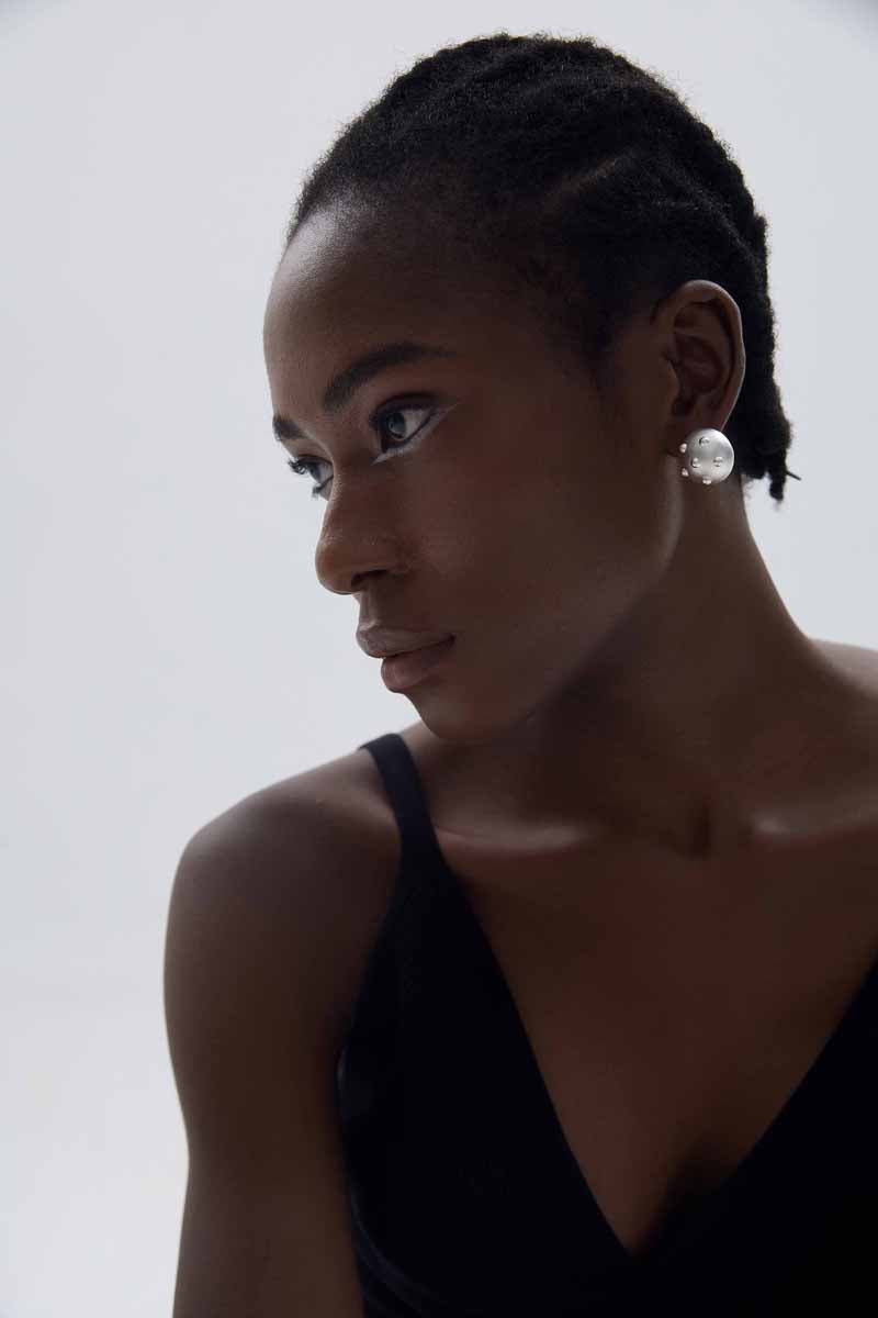 Melsery Black Style
Ball With Rivet Stud Earrings